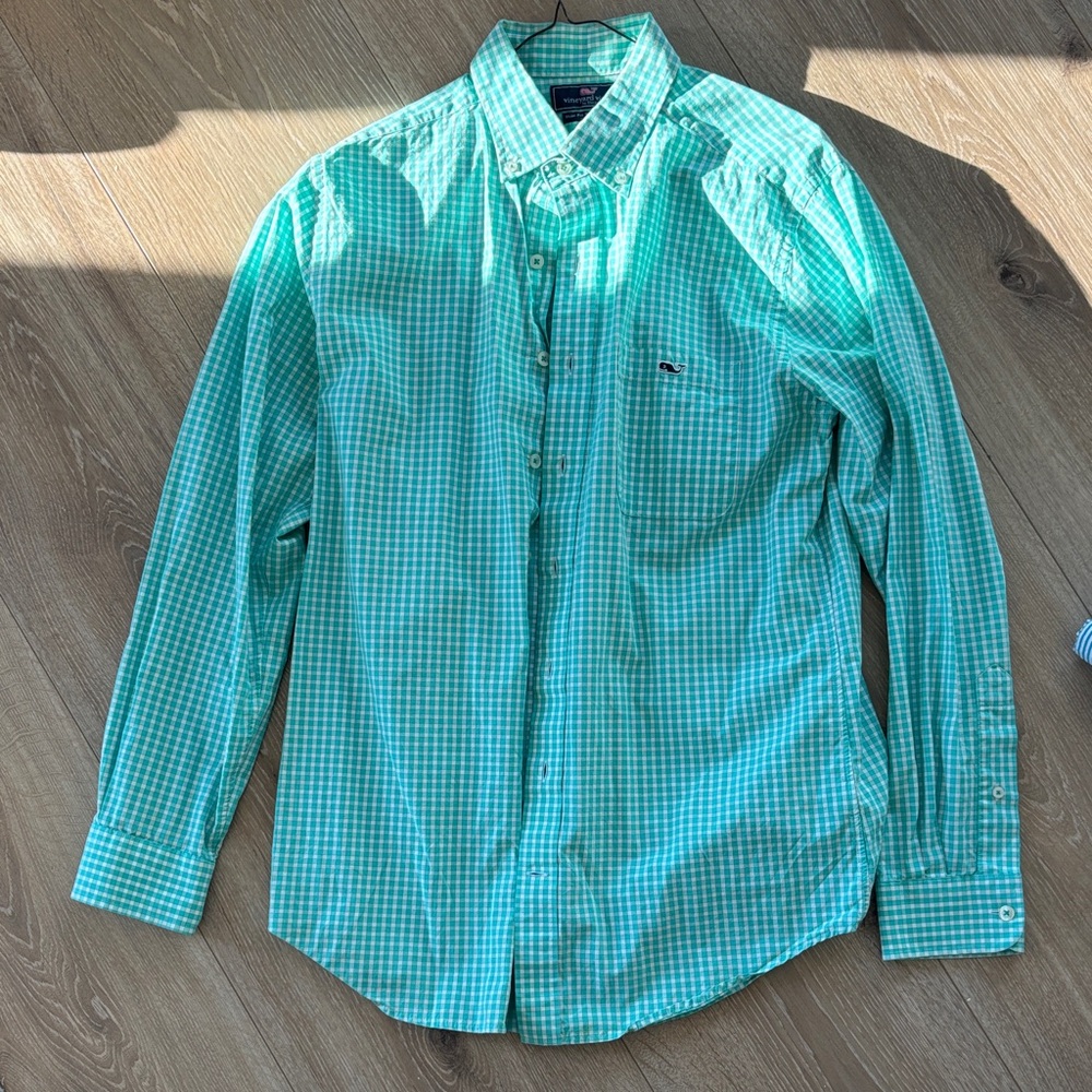 Vineyard Vines Green Casual Button Down Shirt with Classic Collar
